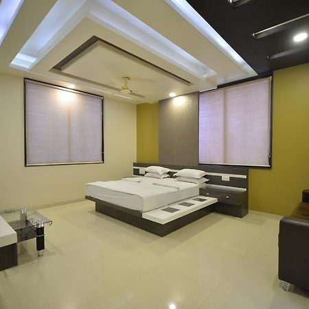 Hotel Radhe Krishna Solapur Extérieur photo