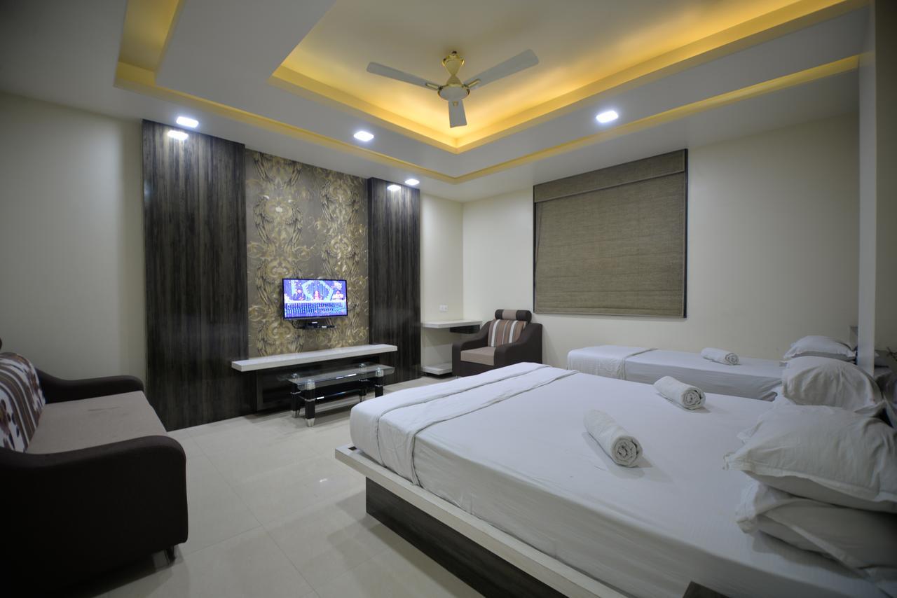Hotel Radhe Krishna Solapur Extérieur photo