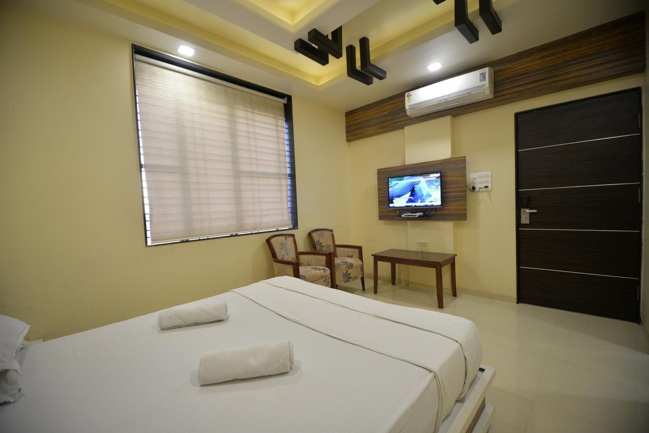 Hotel Radhe Krishna Solapur Extérieur photo