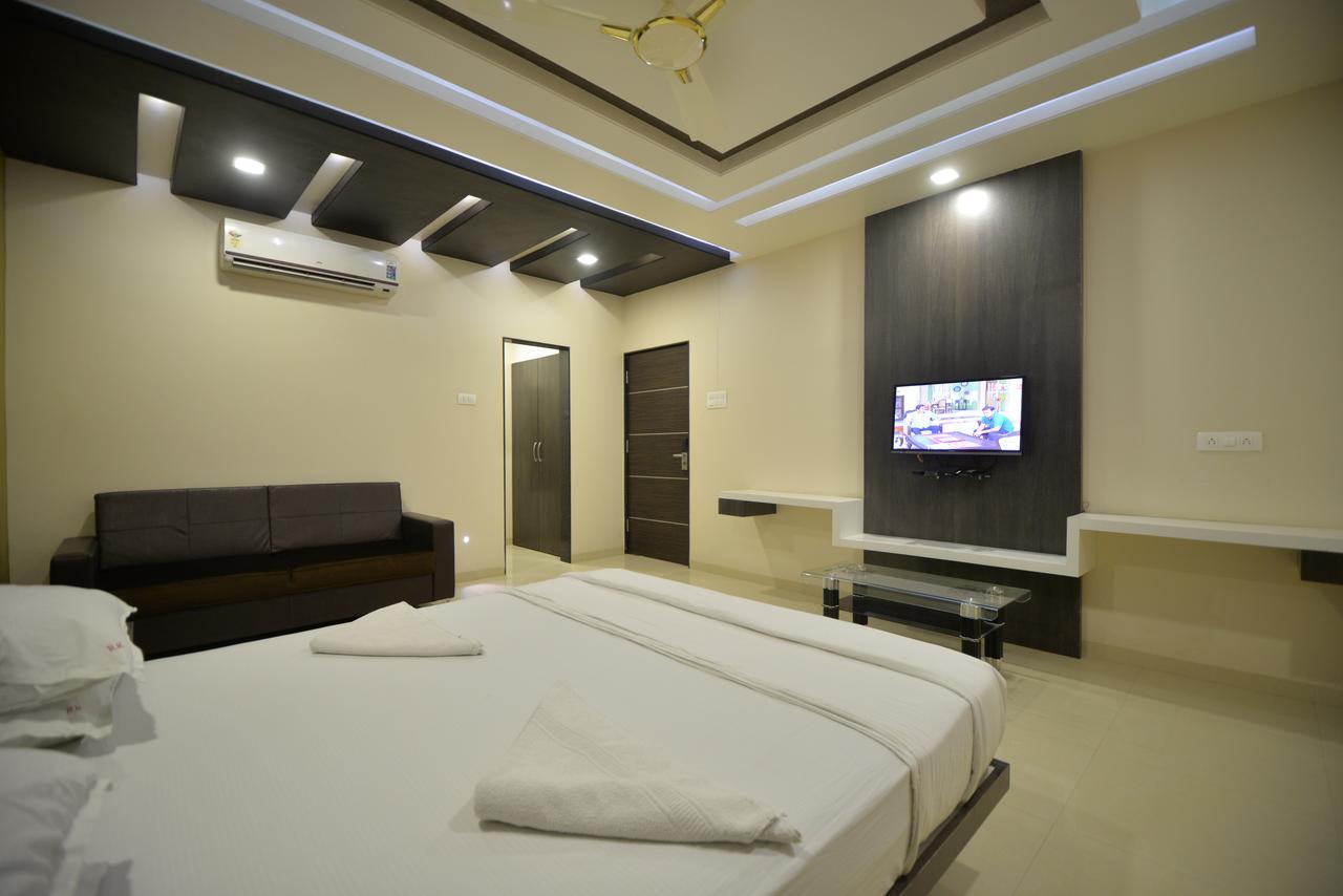 Hotel Radhe Krishna Solapur Extérieur photo
