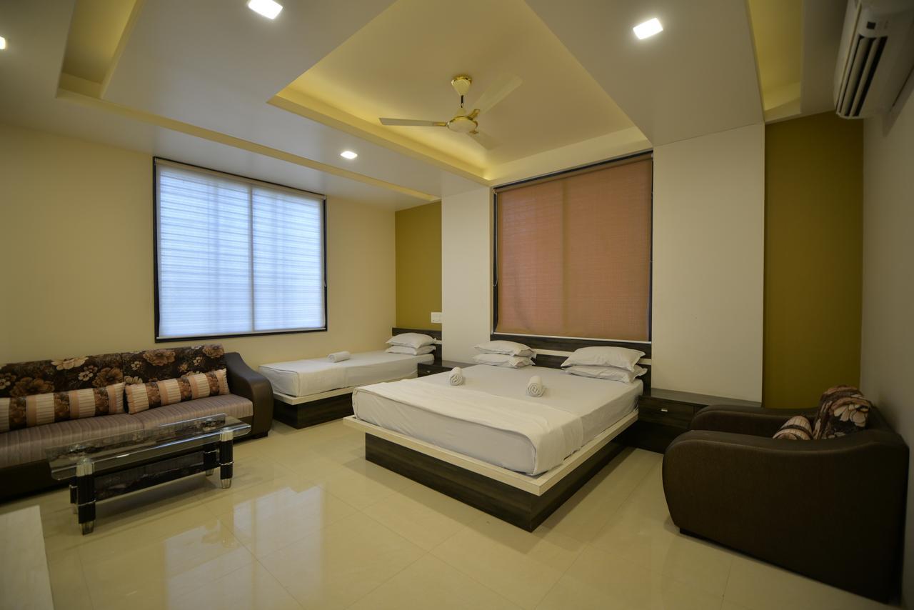 Hotel Radhe Krishna Solapur Extérieur photo
